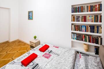 Фото номера Апартаменты с 2 спальнями Апартаменты Three-room apartment г. Львов 21