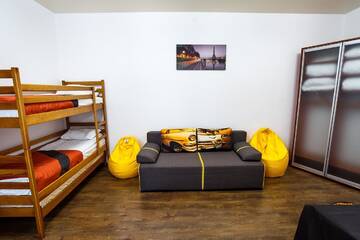 Фото номера Улучшенный семейный номер Отели типа «постель и завтрак» Discovery B&amp;B г. Львов 4