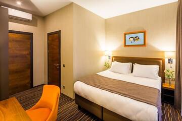 Фото номера Стандартный двухместный номер с 1 кроватью Отель Taurus City Hotel г. Львов 12