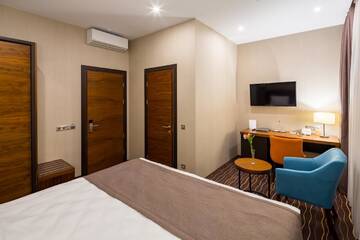Фото номера Улучшенный двухместный номер с 1 кроватью Отель Taurus City Hotel г. Львов 4
