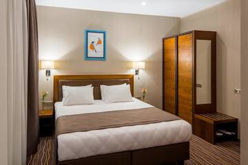 Фото номера Улучшенный двухместный номер с 1 кроватью Отель Taurus City Hotel г. Львов 3