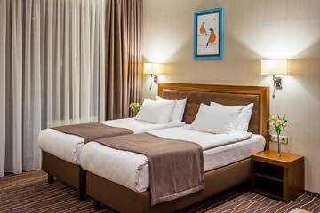 Фото номера Улучшенный двухместный номер с 1 кроватью Отель Taurus City Hotel г. Львов 5