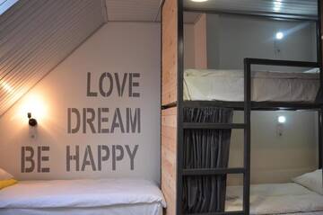 Фото номера Общий шестиместный номер для мужчин и женщин Хостелы Eco Hostel DROVA г. Львов 6