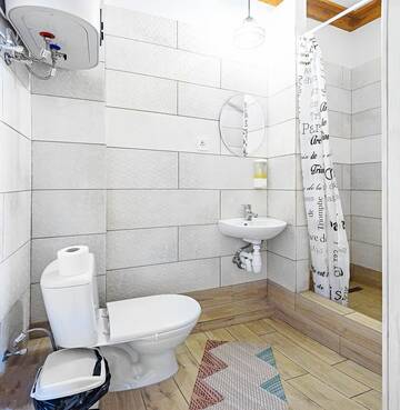 Фото номера Двухместный номер Делюкс с 1 кроватью и душем Хостелы Eco Hostel DROVA г. Львов 3