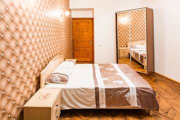 Фото номера Апартаменты Апартаменты Three bedrooms on Square Rynok near Vernissage г. Львов 14