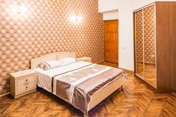 Фото номера Апартаменты Апартаменты Three bedrooms on Square Rynok near Vernissage г. Львов 35
