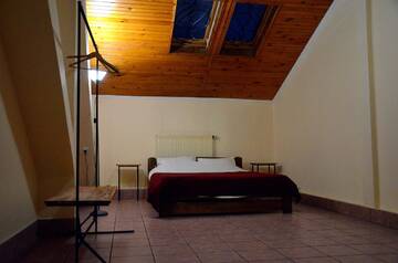 Фото номера Трехместный номер с общим туалетом Отель Pink Hostel Woman Only Хостел Pink тільки для жінок г. Львов 4