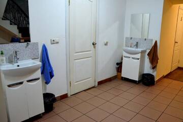 Фото номера Общий номер для женщин с 6 кроватями Отель Pink Hostel Woman Only Хостел Pink тільки для жінок г. Львов 5