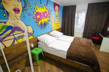 Фото номера Двухместный номер с 1 кроватью Хостелы Pop Art Hostel Rynok Sq г. Львов 9