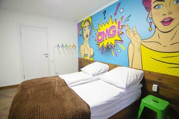 Фото номера Двухместный номер с 1 кроватью Хостелы Pop Art Hostel Rynok Sq г. Львов 5