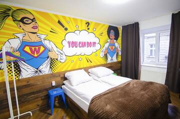 Фото номера Двухместный номер с 1 кроватью Хостелы Pop Art Hostel Rynok Sq г. Львов 8