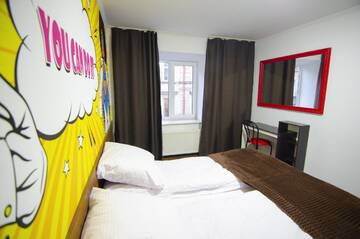 Фото номера Двухместный номер с 1 кроватью Хостелы Pop Art Hostel Rynok Sq г. Львов 9