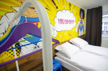 Фото номера Двухместный номер с 1 кроватью Хостелы Pop Art Hostel Rynok Sq г. Львов 10