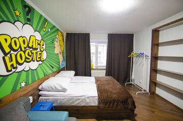 Фото номера Большой двухместный номер с 1 кроватью Хостелы Pop Art Hostel Rynok Sq г. Львов 10