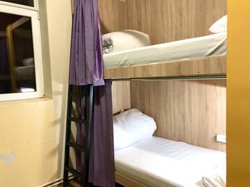 Фото номера Кровать в общем 6-местном номере для женщин Хостелы COMPASS Station Hostel г. Львов 8