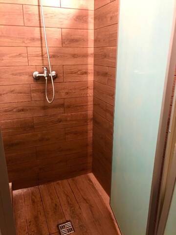 Фото номера Кровать в общем 6-местном номере для мужчин и женщин Хостелы COMPASS Station Hostel г. Львов 6