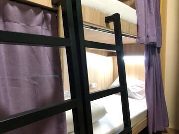 Фото номера Кровать в общем 6-местном номере для женщин Хостелы COMPASS Station Hostel г. Львов 5