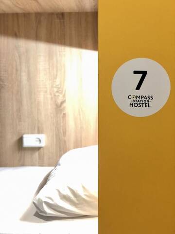 Фото номера Кровать в общем 6-местном номере для женщин Хостелы COMPASS Station Hostel г. Львов 2