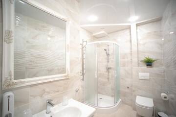 Фото номера Апартаменты с 3 спальнями Апартаменты 3 Bedroom Apartment in the city center г. Львов 56