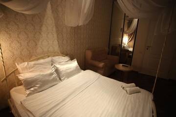 Фото номера Апартаменты с 2 спальнями Апартаменты ROMANTIC Apartments - Two bedrooms in the center г. Львов 21