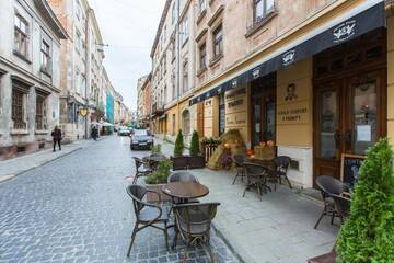 Фото номера Апартаменты с 1 спальней Апартаменты ROMANTIC Apartments- view of the Town Hall г. Львов 42