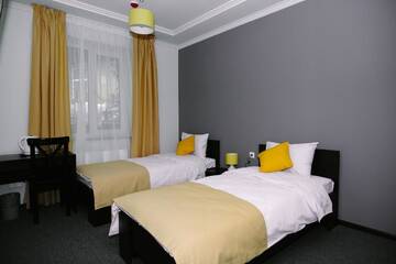 Фото номера Двухместный номер с 2 отдельными кроватями Отель Sunny Hotel г. Львов 5