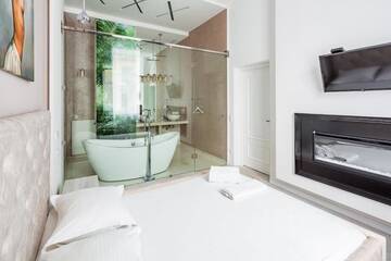Фото номера Апартаменты Апартаменты Deluxe apartment in Horodotska 33 г. Львов 96