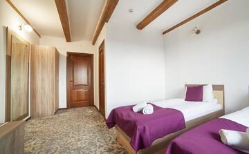 Фото номера Стандартный двухместный номер с 2 отдельными кроватями Отель Coin Hotel г. Львов 8