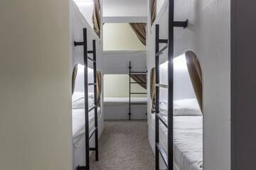 Фото номера Кровать в общем 8-местном номере Хостелы hi Hostel г. Львов 15