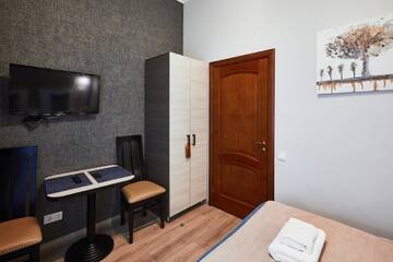 Фото номера Стандартный двухместный номер с 1 кроватью или 2 отдельными кроватями и балконом Отель ANTARES Apart hotel г. Львов 8