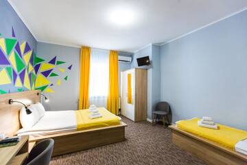 Фото номера Стандартный трехместный номер Отель Blum Hotel г. Львов 5
