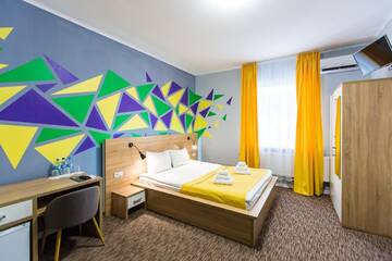 Фото номера Стандартный трехместный номер Отель Blum Hotel г. Львов 3