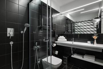 Фото номера Стандартный номер с кроватью размера &quot;king-size&quot; Отель BANKHOTEL г. Львов 7