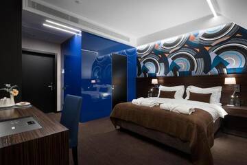 Фото номера Стандартный номер с кроватью размера &quot;king-size&quot; Отель BANKHOTEL г. Львов 8