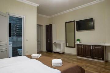 Фото номера Двухместный номер Делюкс с 1 кроватью и ванной Апарт-отели Mini Hotel Barvy Lvova on Hnatyuka St. г. Львов 27