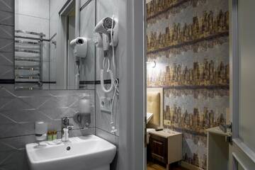 Фото номера Номер с кроватью размера «king-size» Апарт-отели Mini Hotel Barvy Lvova on Hnatyuka St. г. Львов 4