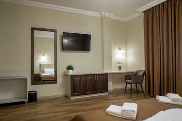 Фото номера Двухместный номер Делюкс с 1 кроватью и ванной Апарт-отели Mini Hotel Barvy Lvova on Hnatyuka St. г. Львов 9