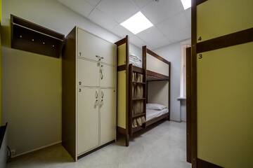 Фото номера Кровать в общем 4-местном номере для мужчин и женщин Хостелы Ostriv Hostel г. Львов 2