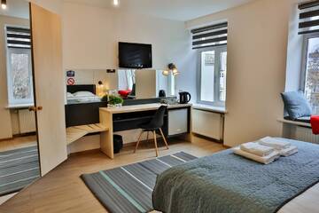 Фото номера Улучшенный трехместный номер Апартаменты Apartment and Rooms TimetoSmile г. Львов 5