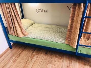 Фото номера Кровать в общем 8-местном номере для мужчин и женщин Хостелы Etno Hostel г. Львов 7