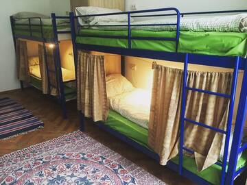 Фото номера Кровать в общем 8-местном номере для мужчин и женщин Хостелы Etno Hostel г. Львов 6