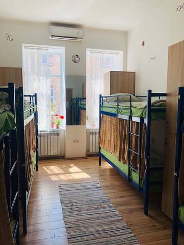 Фото номера Кровать в общем 8-местном номере для мужчин и женщин Хостелы Etno Hostel г. Львов 2