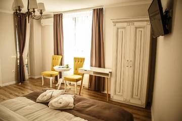 Фото номера Семейный люкс с балконом Отель Opera Center Hotel г. Львов 3