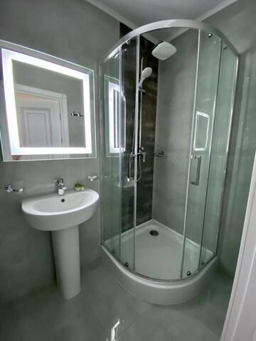 Фото номера Улучшенный семейный номер Отель Opera Center Hotel г. Львов 14
