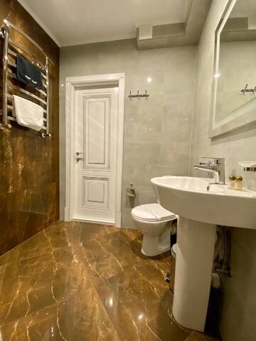 Фото номера Номер с кроватью размера «king-size» Отель Opera Center Hotel г. Львов 3