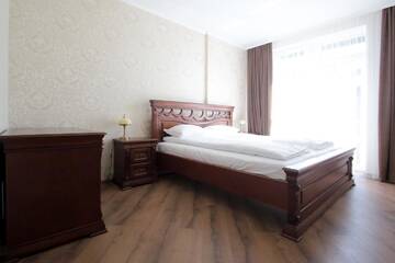 Фото номера Люкс с кроватью размера «king-size» и балконом Апартаменты Old City Center Lviv г. Львов 6