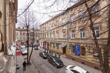 Фото номера Апартаменты с 3 спальнями Апартаменты 3х комнатная уютная квартира в центре Львова г. Львов 43