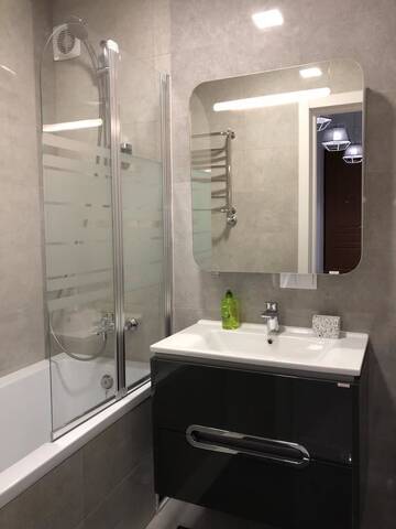 Фото номера Апартаменты с 3 спальнями Апартаменты Viktoriya Deluxe Apartment г. Львов 23
