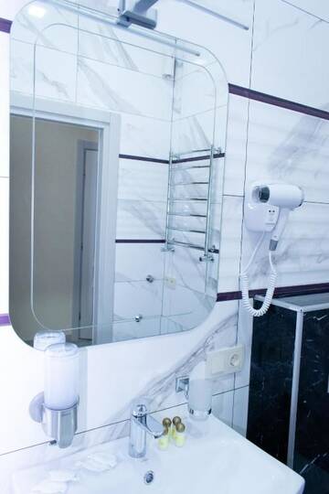 Фото номера Апартаменты - 1-й этаж Апарт-отели Mini Hotel Barvy Lvova on Kostyushka St. г. Львов 27