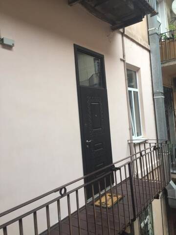 Фото номера Апартаменты с 2 спальнями Апартаменты APARTMENT ON CENTRE LVIV г. Львов 75